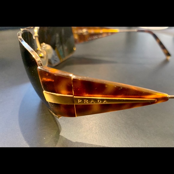 PRADA - Mens sunglasses. In great condition! Gold frame with tinted brown lens. - Picture 6 of 6